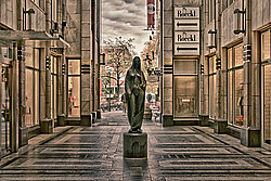 Gaea II halbverhuellt - Bernhard Saalfeld